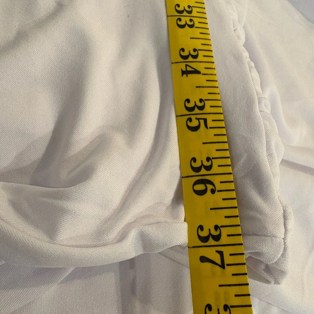 Round white Table Skirts (6)